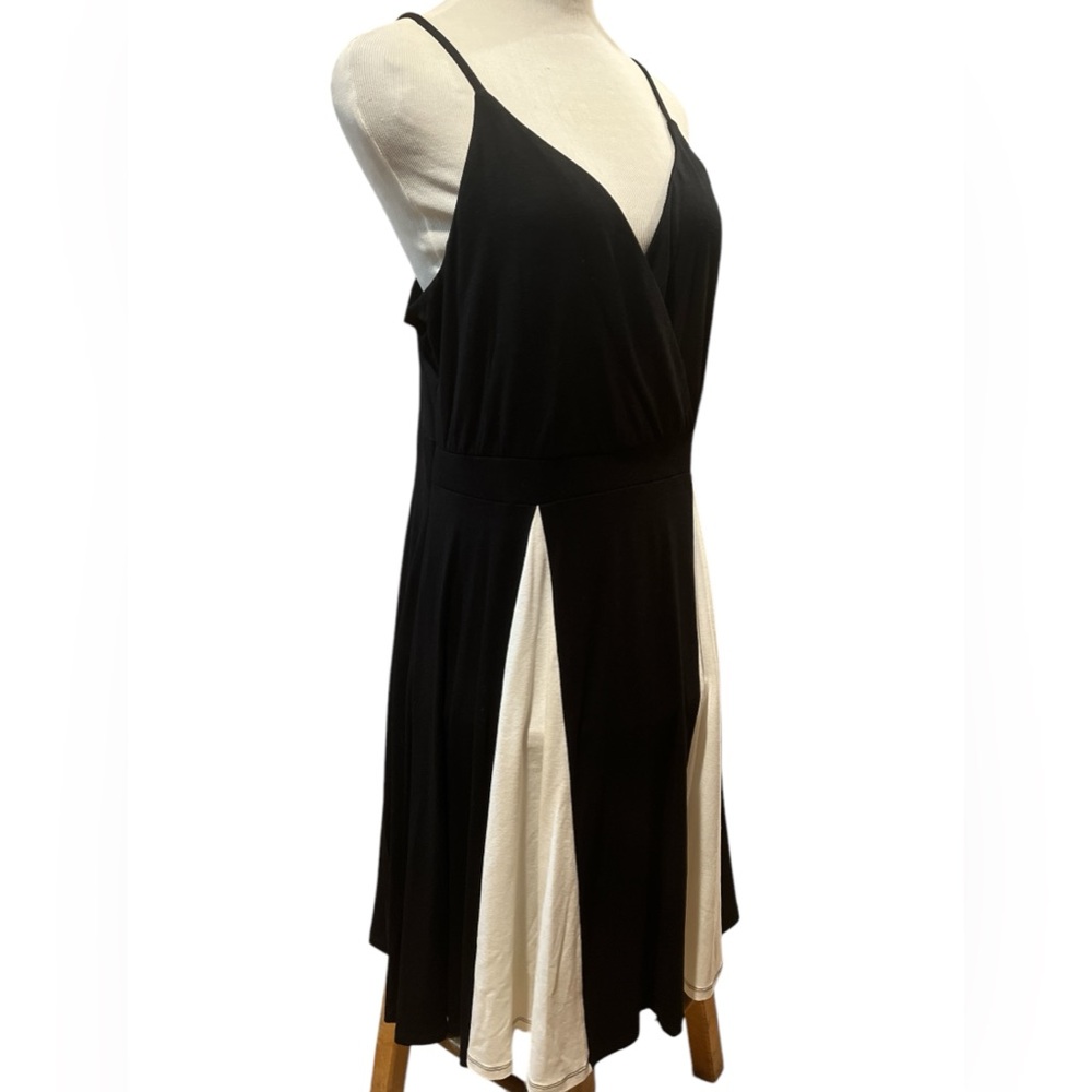 💚#2577 EUC Lascana for Venus Elegant Black and Cream Dress - Picture 2 of 10